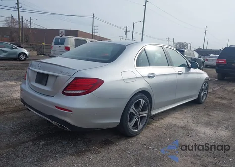 2017 Mercedes-Benz E 300 4Matic z USA, uszkodzony, nr VIN WDDZF4KB0HA091682